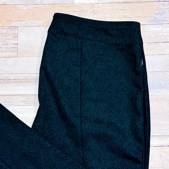 MELANIE LYNE Green and black animal print stretch pants - Picture 2 of 8
